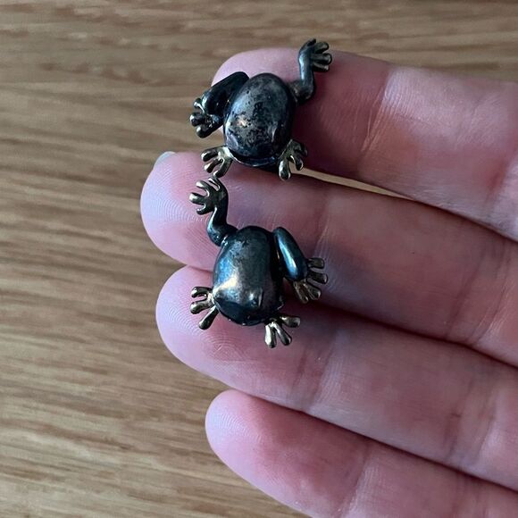Silver Frog stud earrings marked MJ - Picture 2 of 4